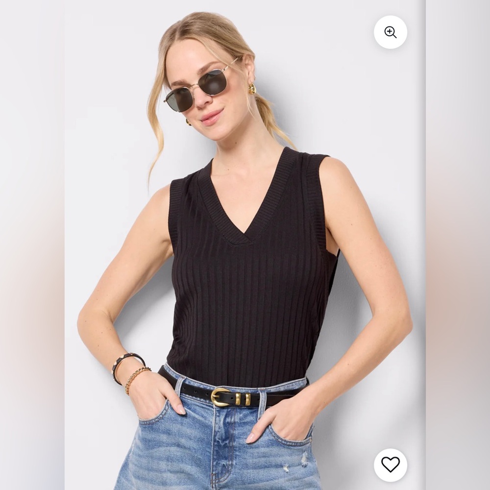 Black v neck tank NWT